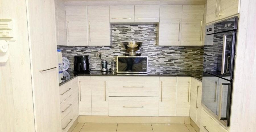 5 Bedroom Property for Sale in Paglande Western Cape